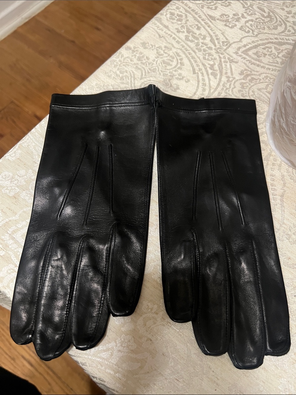 Madova Black Leather Gloves